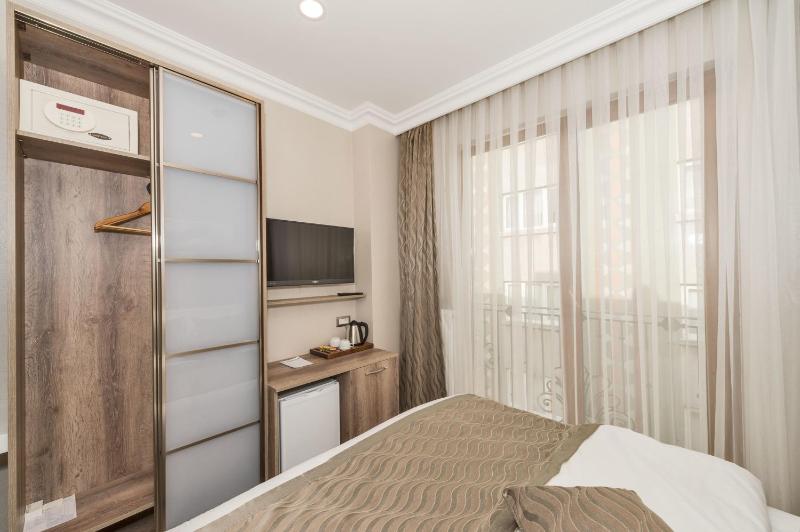 Alphonse Hotel - image 12