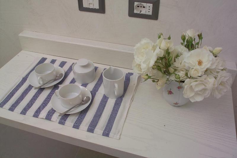 Twin Room with Private Bathroom image 2