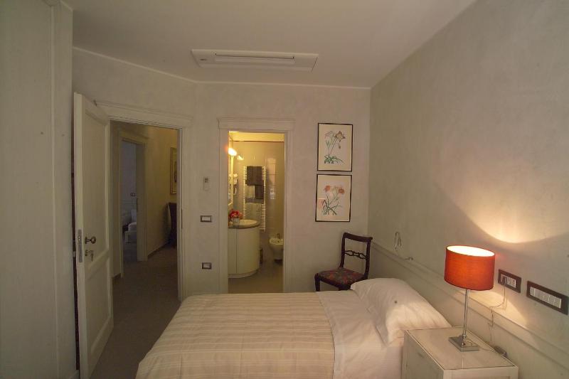 Double Room with Private Bathroom image 1