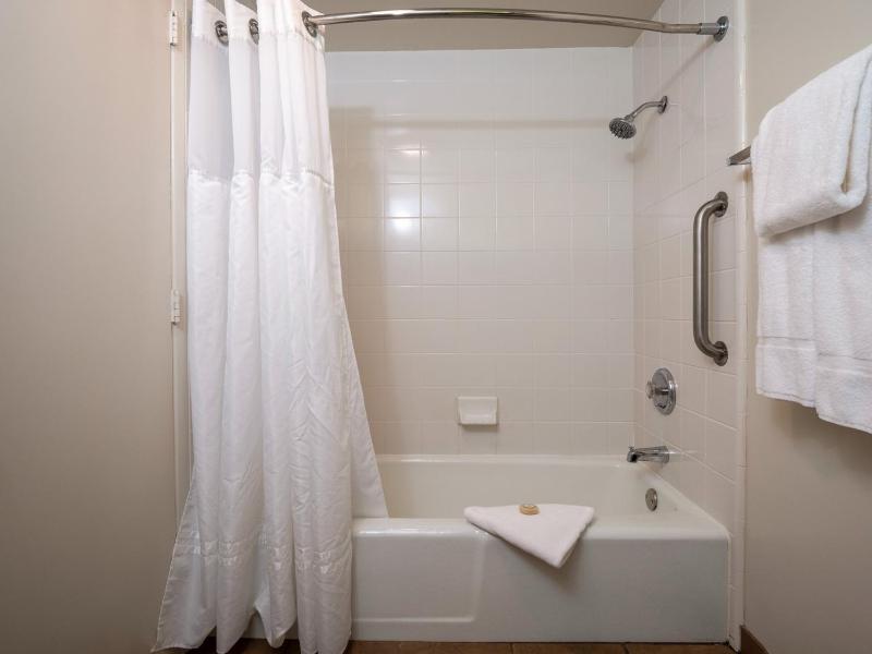 King Room with Balcony image 1