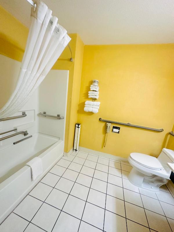King Room - Disability Access - Non-Smoking image 3
