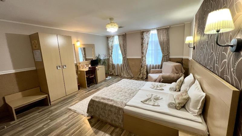 Standard Queen Room image 1