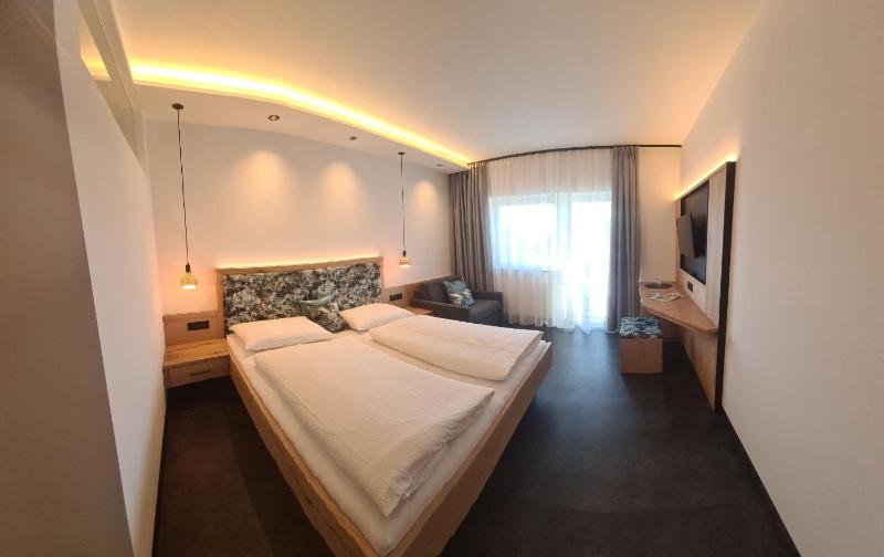 Superior Double Room image 4