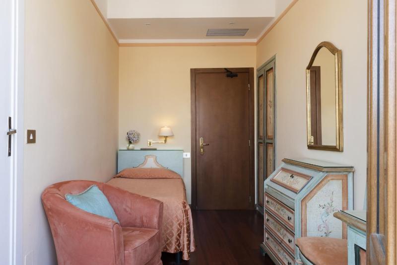 Single Room image 1