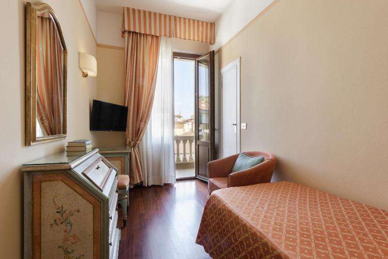 Single Room image 3