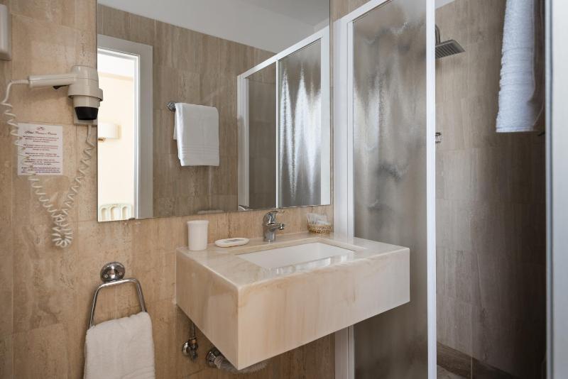Single Room image 4