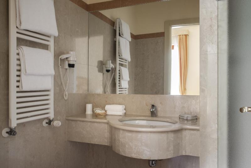 Double or Twin Room image 3