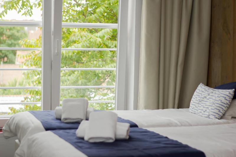 Twin Room with Balcony image 1