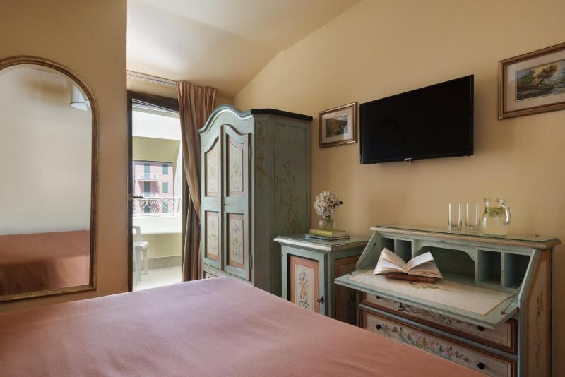 Economy Double or Twin Room image 4