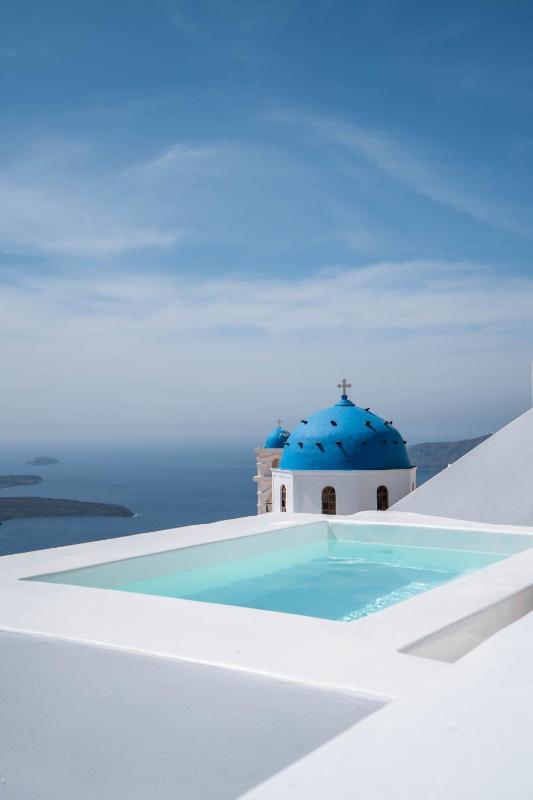 Honeymoon Suite with Caldera View & outdoor Hot Tub image 1