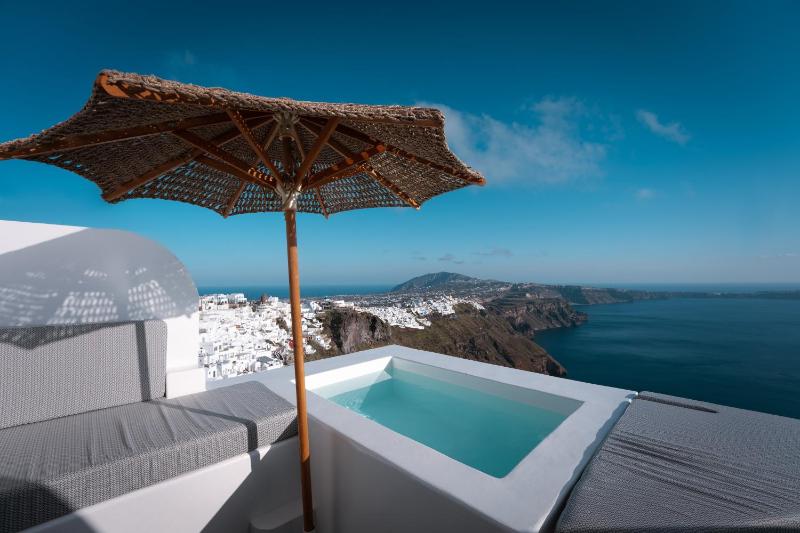 Honeymoon Suite with Caldera View & outdoor Hot Tub image 2