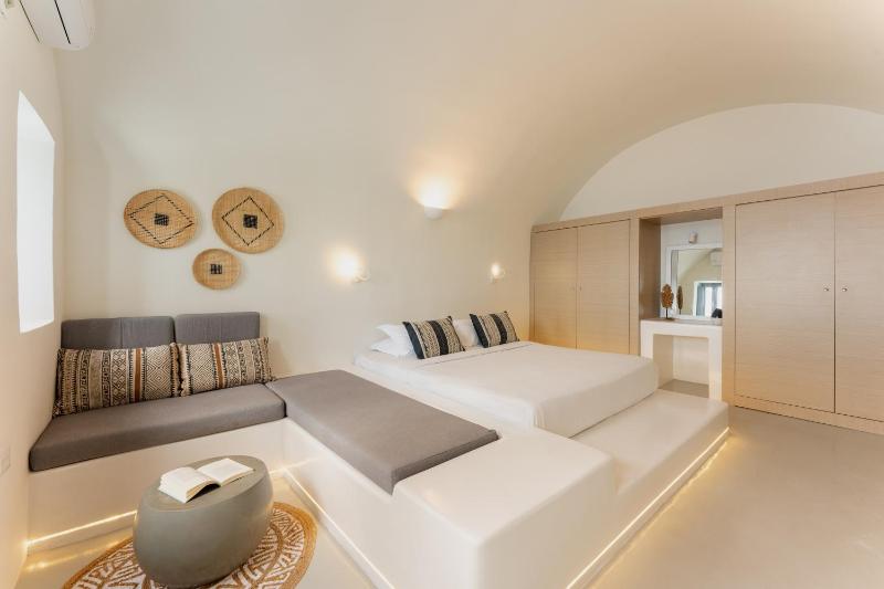 Junior Suite with Caldera View & Hot Tub image 1
