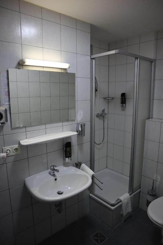 Economy Double Room image 2