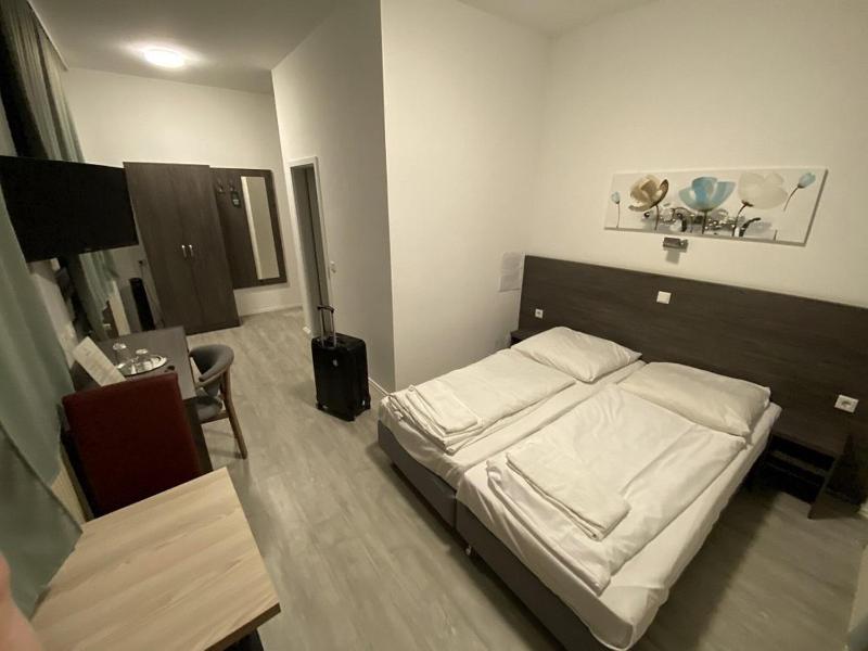 Standard Double Room image 2