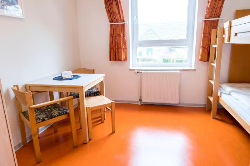 Standard Single Room with Shared Bathroom image 3