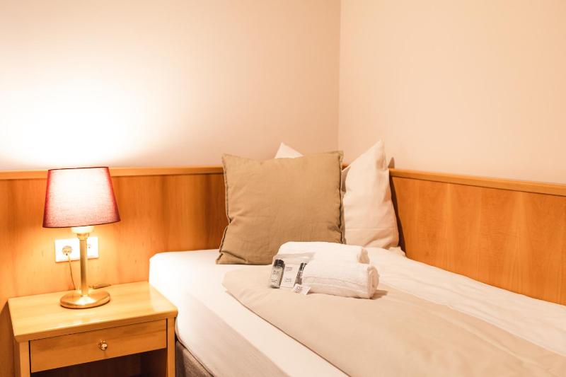 Standard Single Room image 2
