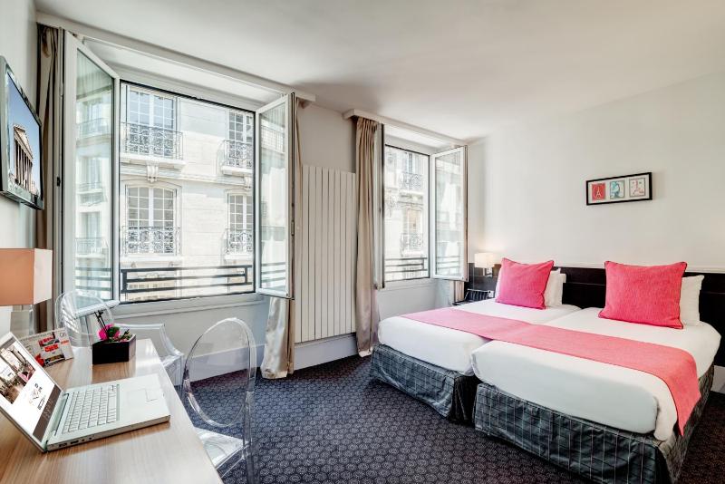Superior Twin Room image 1