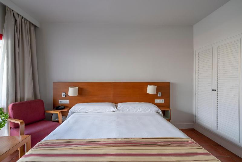 Standard Double Room image 4