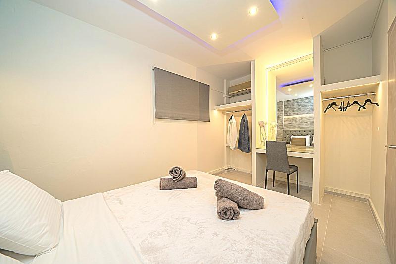One-Bedroom Apartment with Sea View image 2