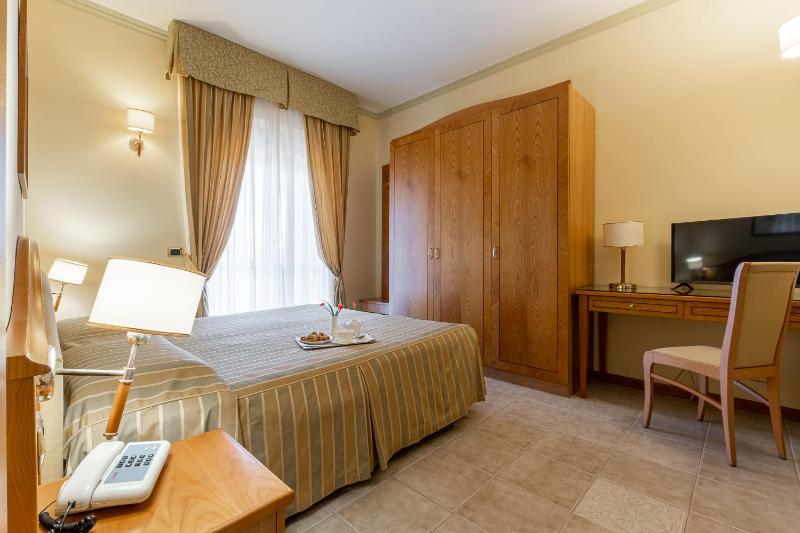 Quadruple Room image 3