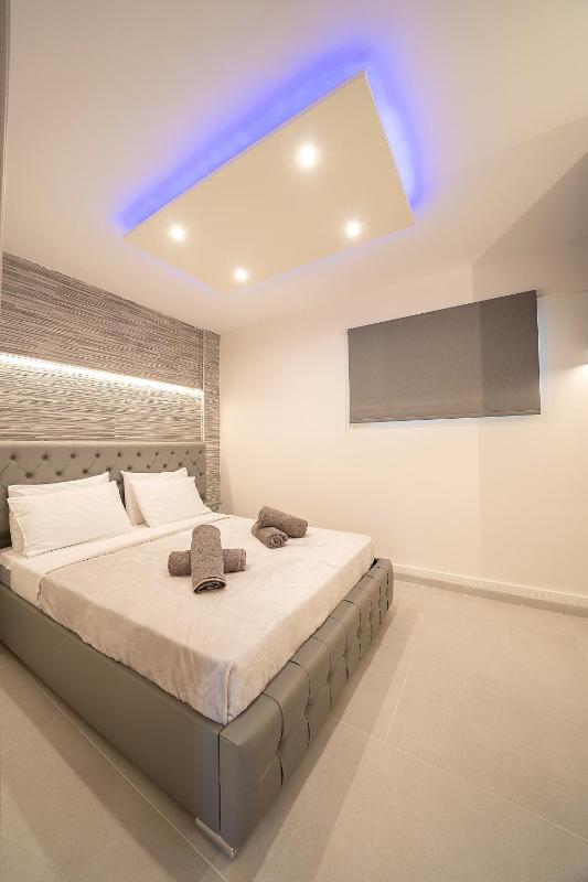 One-Bedroom Apartment with Sea View image 4