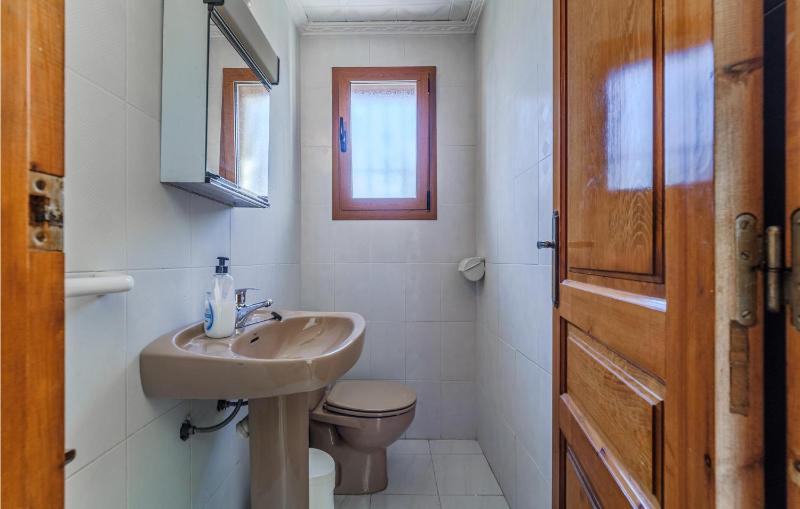 Three-Bedroom Holiday Home  image 3