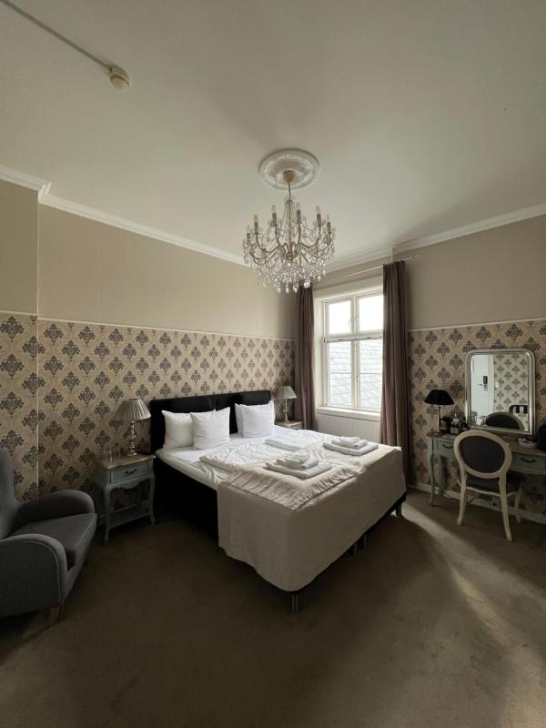 Double Room image 1