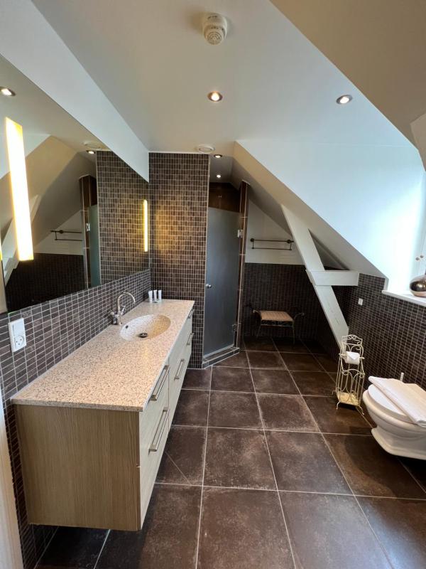Bridal Suite -Main Building image 3