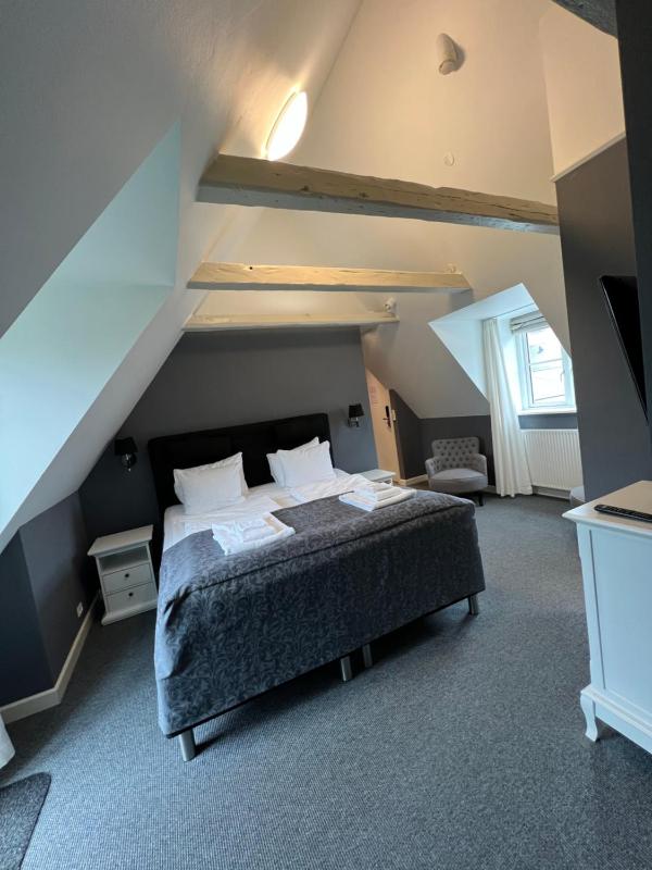 Double Room with Balcony image 1