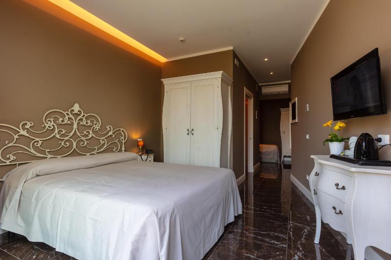 Superior Quadruple Room image 4