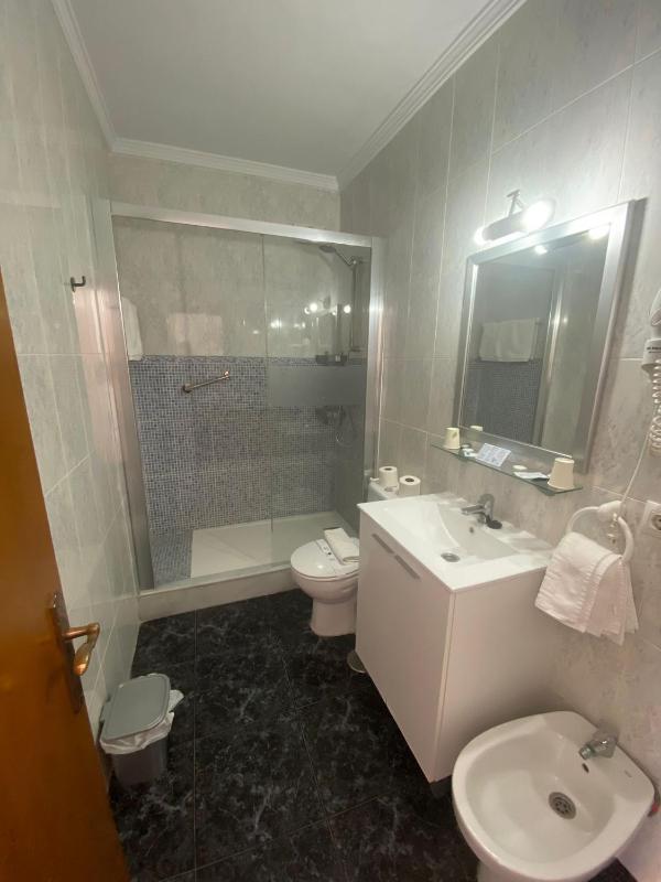 Twin Room with Terrace image 4