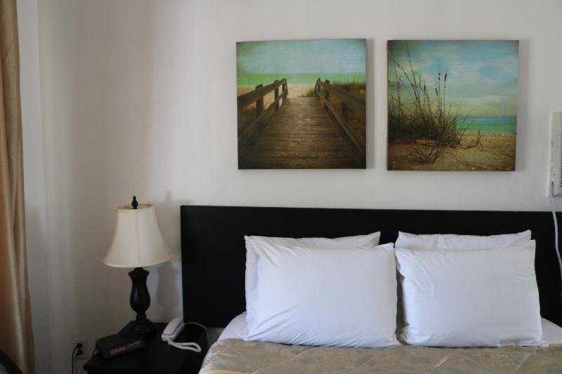 Breakaway Inn Guest House - image 23