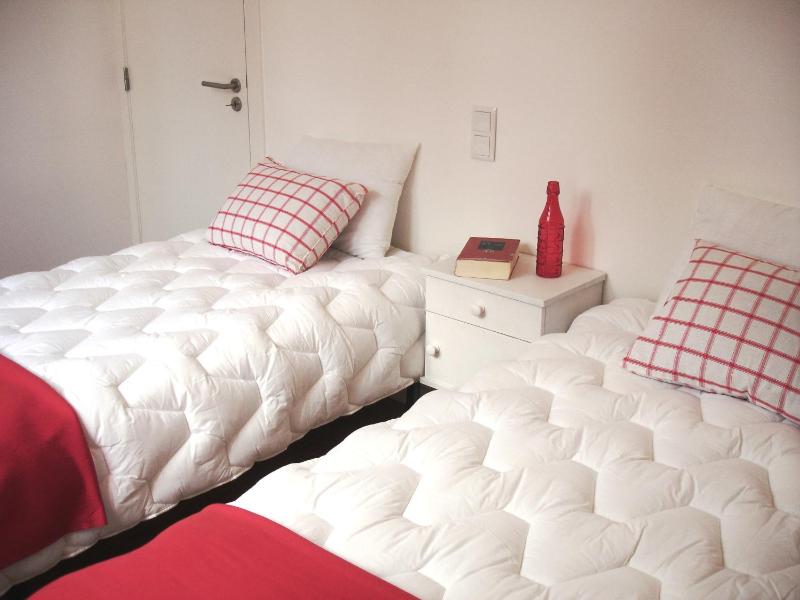 Twin Room image 3