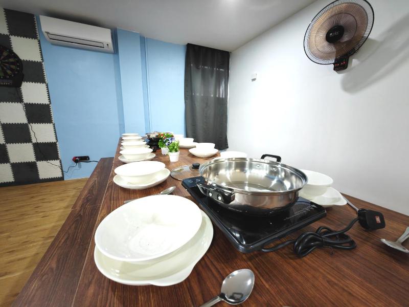 Karaoke & Snooker 3BR 14~18pax 4min WALK to Jonker - image 13