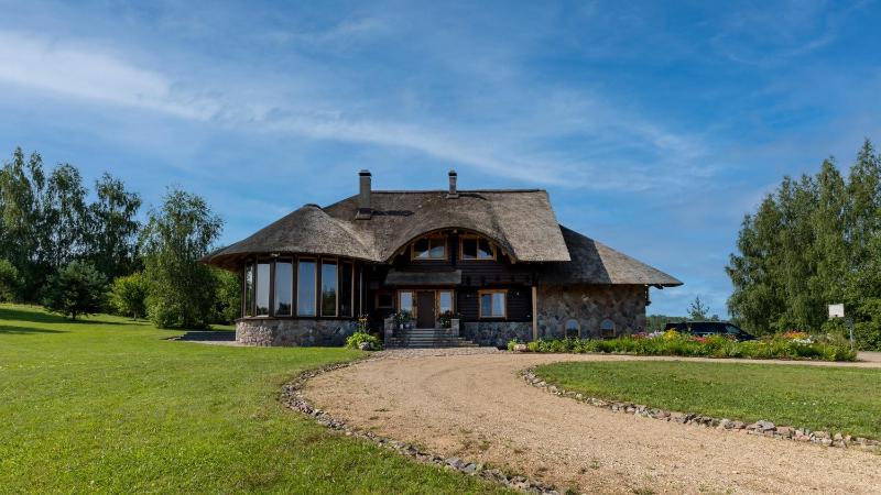 Viesu Sēta LOCU SALA Images