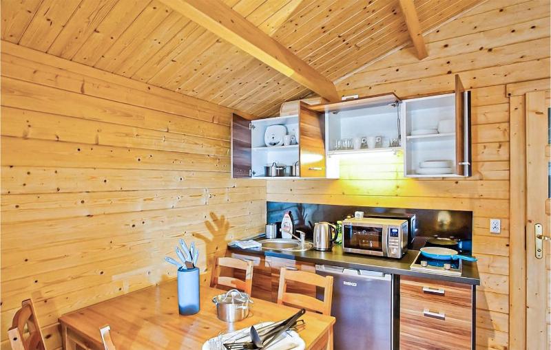 2 Bedroom Awesome Home In Sianozety - image 6