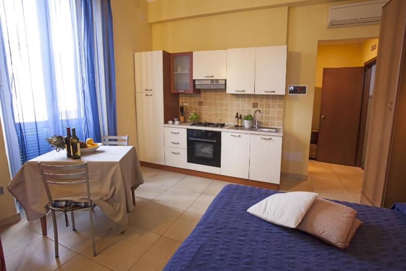 Studio Apartment with Sea View image 2