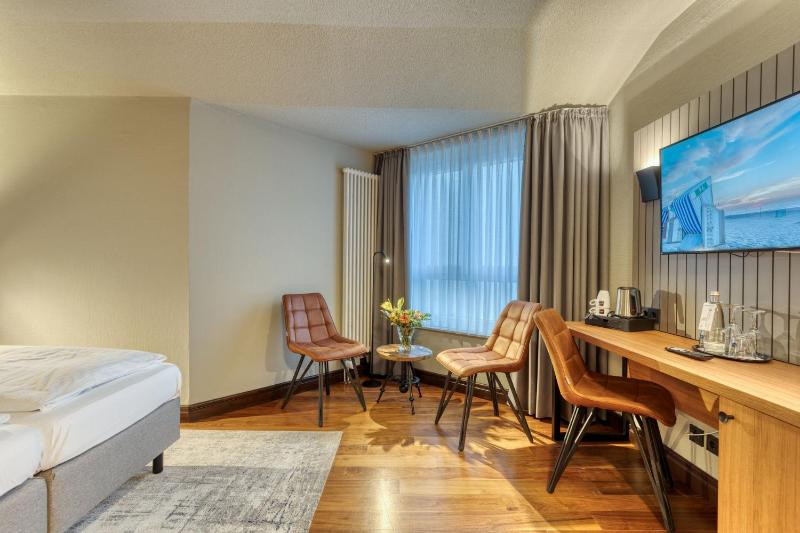 Double Room image 3