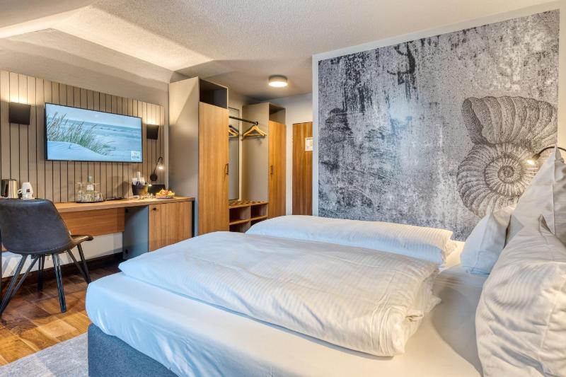 Double Room image 4