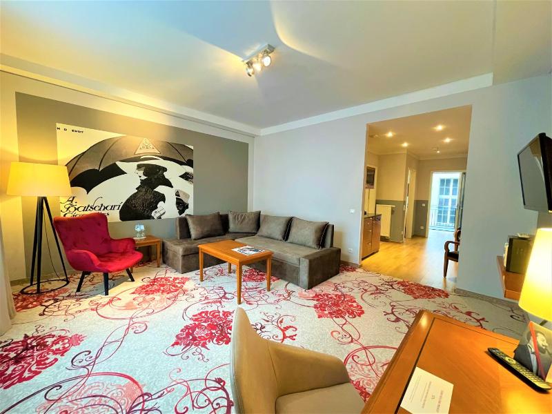 Grand Suite image 3