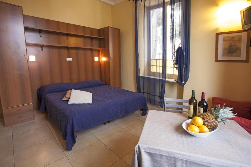 Studio Apartment with Sea View image 3