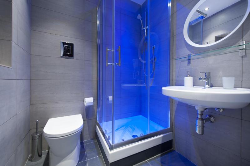 Standard Double Room image 2