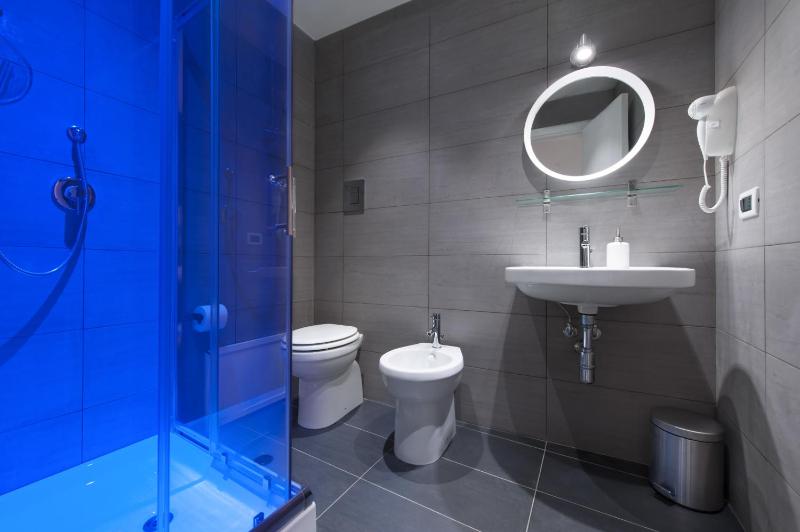 Double Room with Private External Bathroom image 2