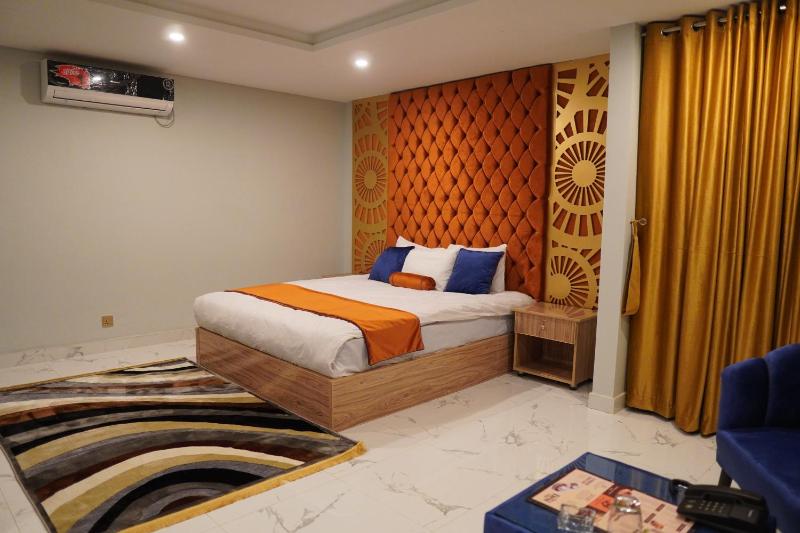 Deluxe Double Room (2 Adults + 1 Child) image 3