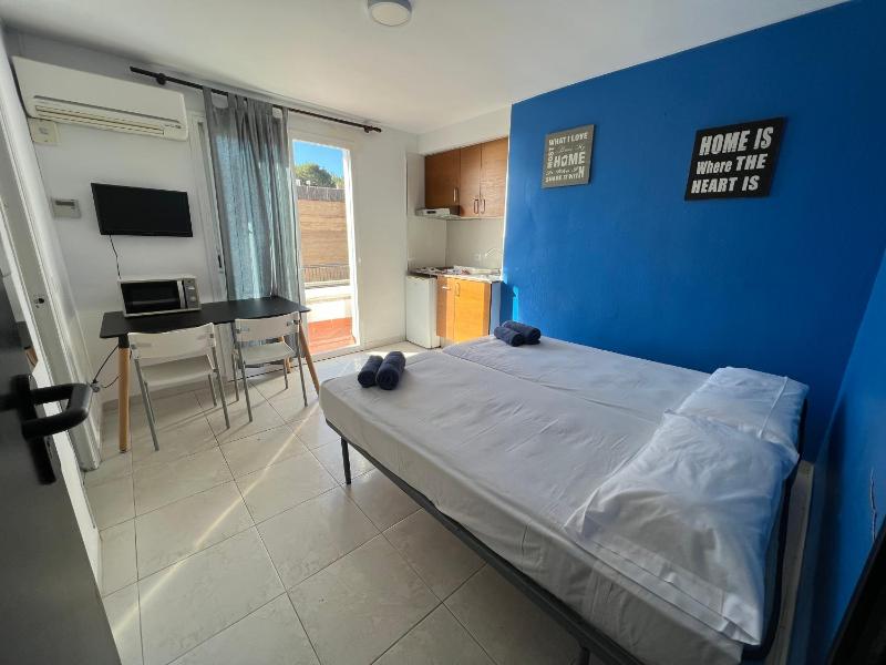 Apartaments Monjardí - image 20