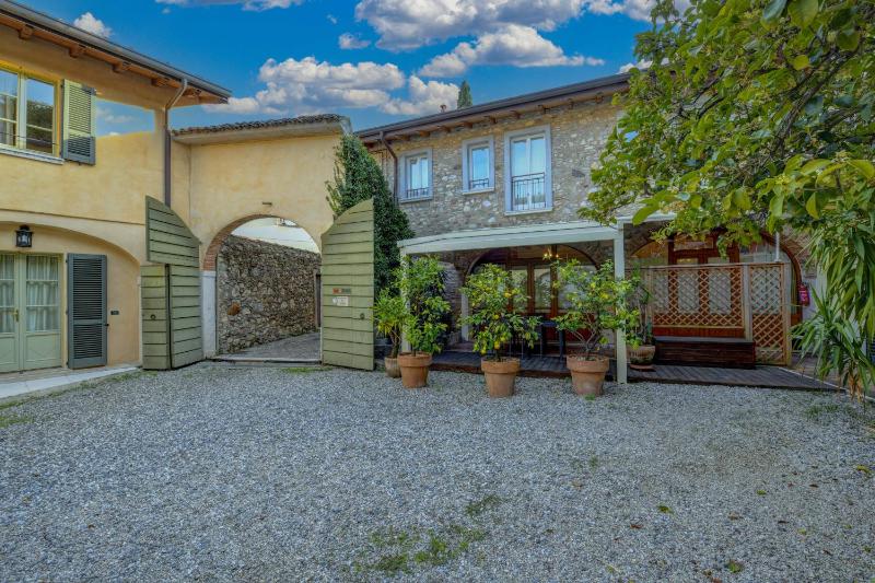 One-Bedroom Apartment with Terrace image 3