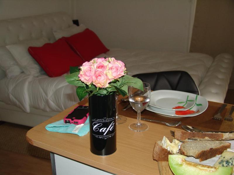 Studio Apartment image 2