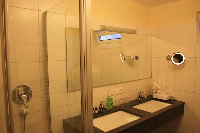Double Room image 2