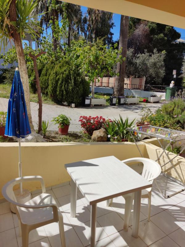 One-Bedroom Apartment with Garden View image 3