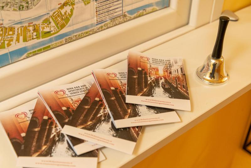 Deluxe Double Room with Private External Bathroom image 2